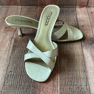 Womens Size 10 White Alligator Print Moda Pumps!